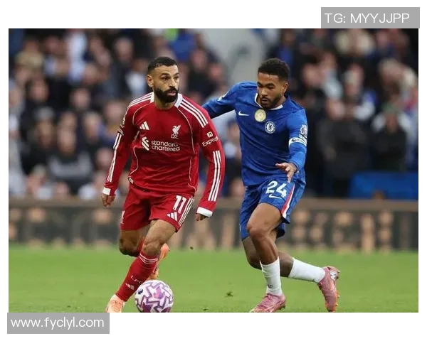 当足球球星情绪失控裁判亮出黄牌引发全场热议与赛场风波